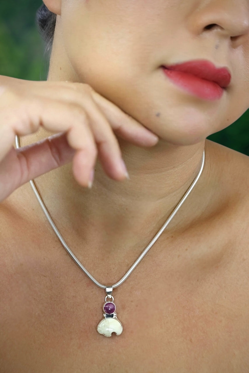 Ivory & Spiny Oyster Bear Pendant