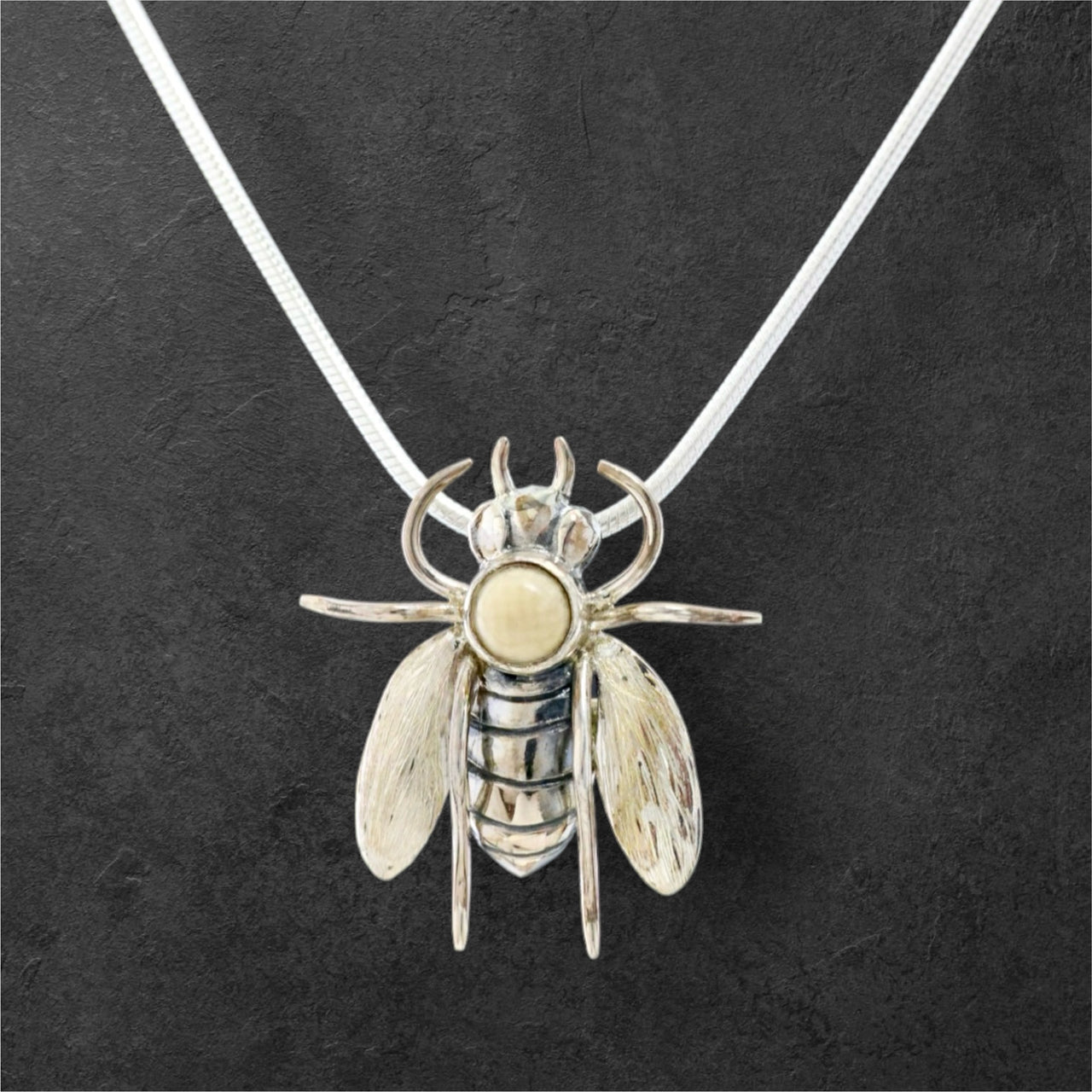 Bee Pin / Pendant