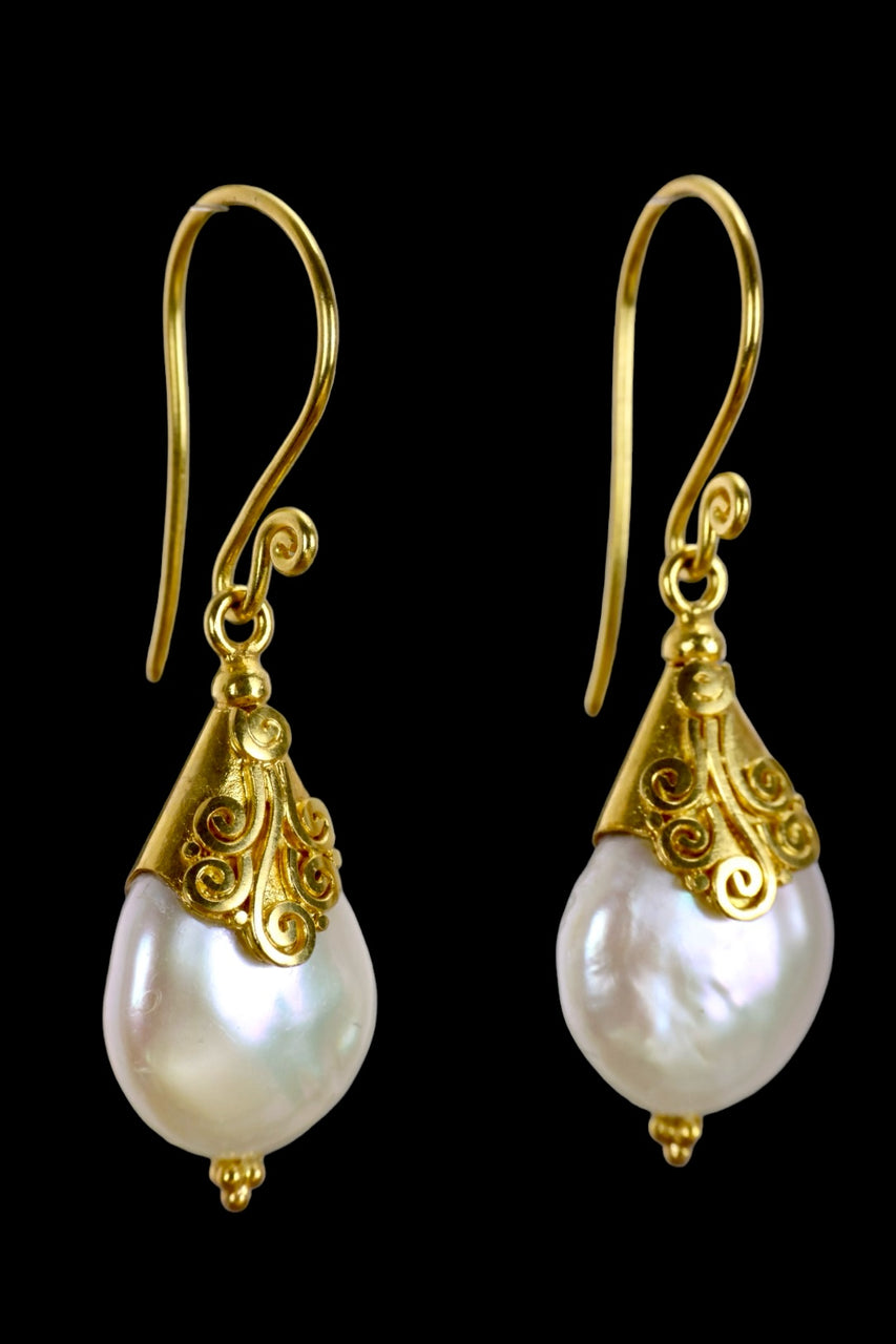 Pearl & Gold Earrings
