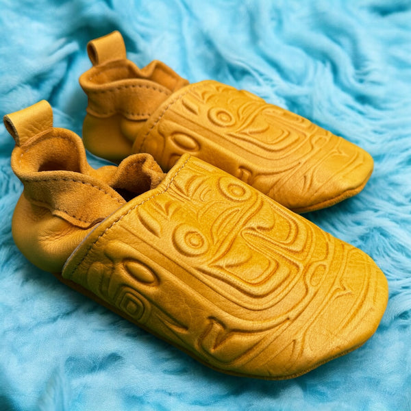 Tan Deerskin Baby Moccasin - Bear Box